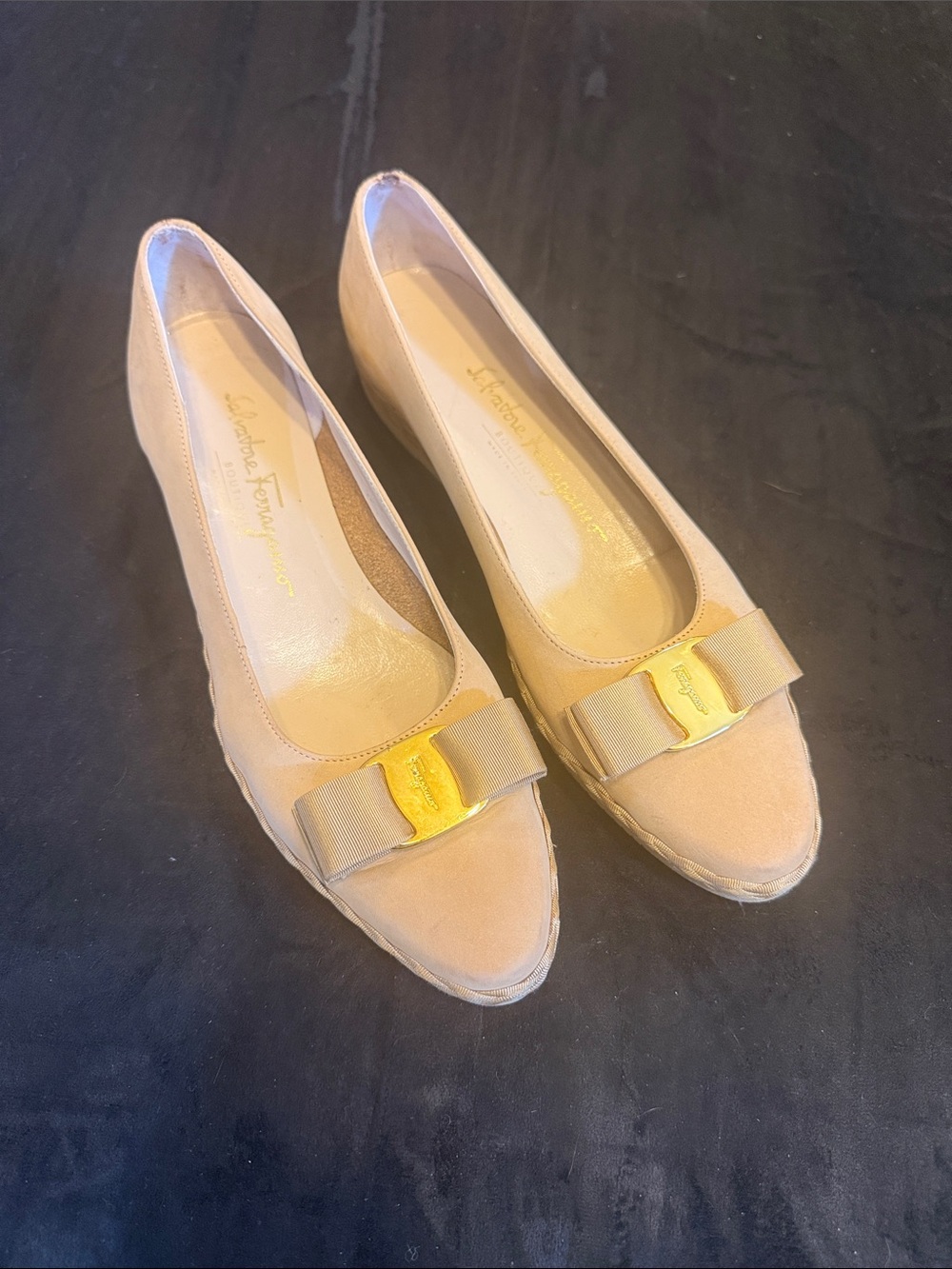 VINTAGE Salvatore Ferragamo Tan Suede Vara Bow Flats with Gold Plaque. WORN ONCE